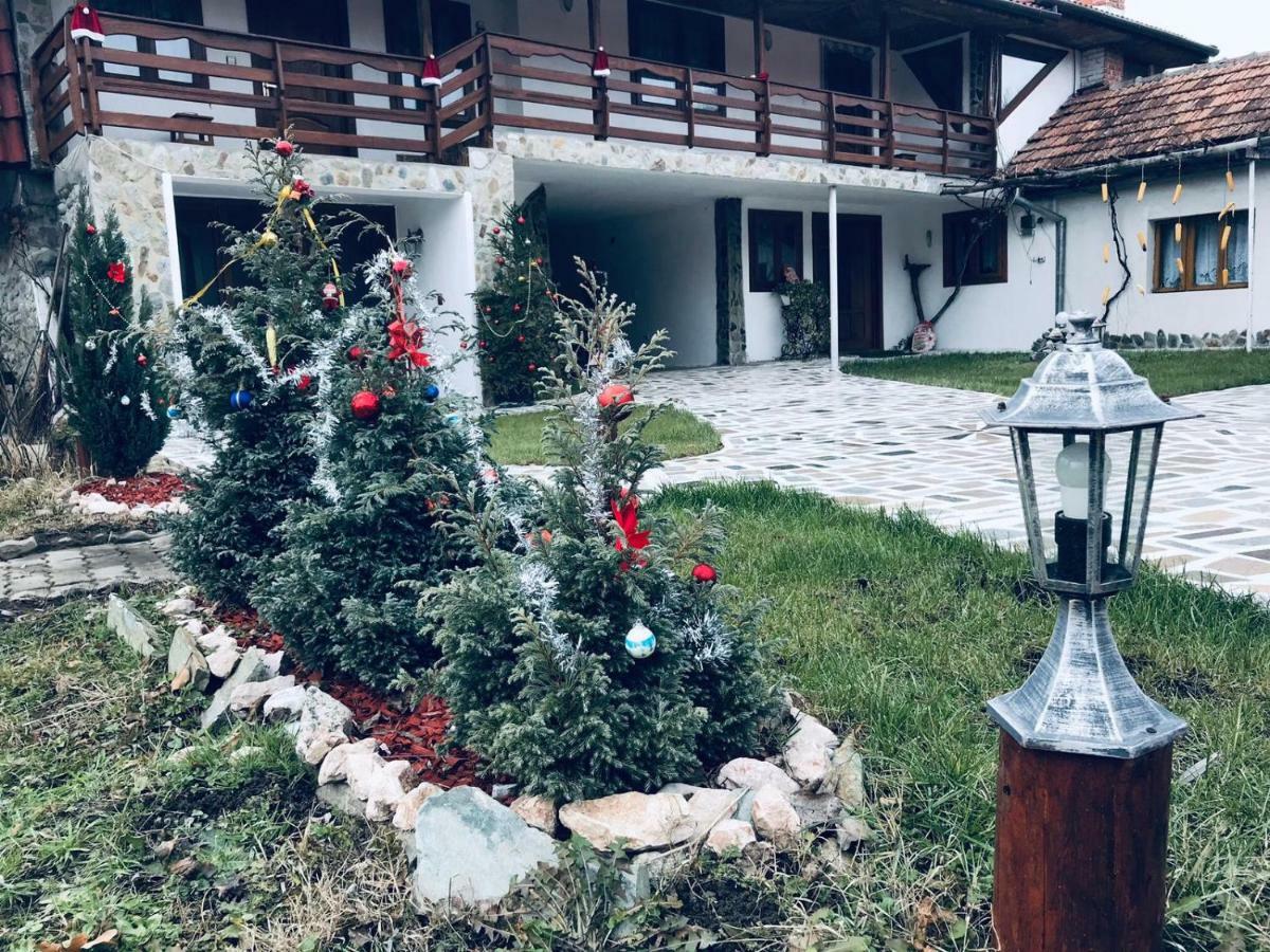 Casa De Vacanta Motata Novaci-Straini Exterior photo
